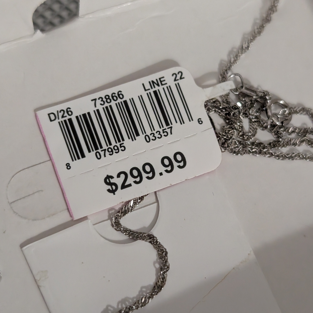 Elegant Silver Infinity Pendant Necklace - Picture 4 of 5
